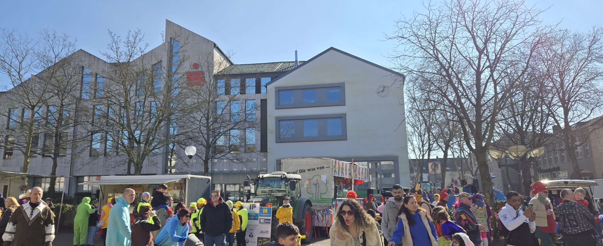 Karneval in der Stadt.